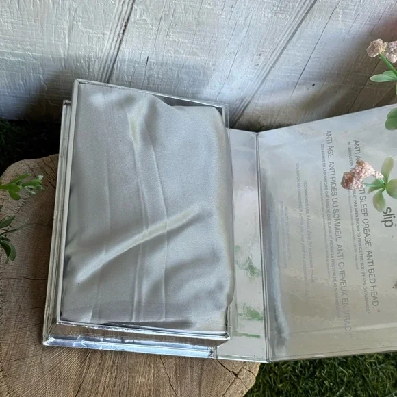 Slip Silver Silk Pillowcase SILVER QUEEN ZIPPERED PILLOWCASE new in packaging